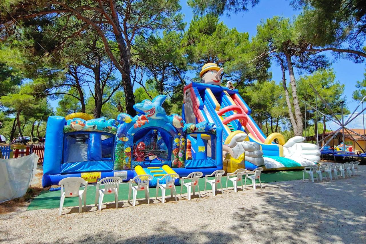 Happy Camp Mobile Homes In Centro Vacanze Bi Village Fažana Eksteriør bilde