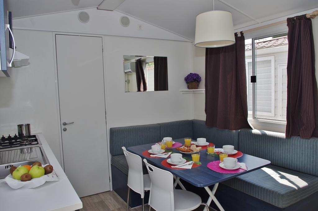 Happy Camp Mobile Homes In Centro Vacanze Bi Village Fažana Rom bilde